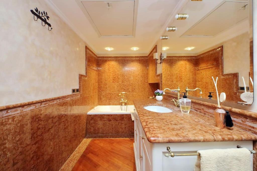 3V Luxury Apartment By Hili โรม ภายนอก รูปภาพ